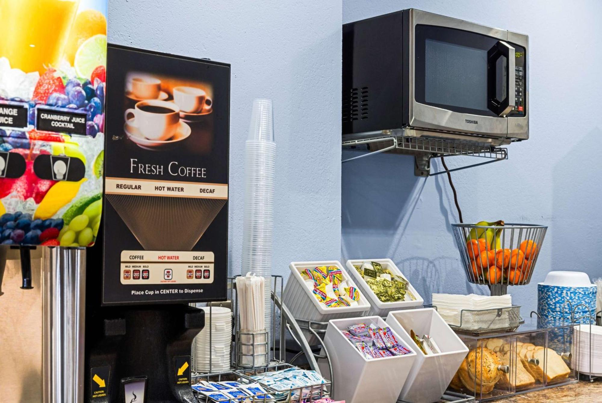 ซูเปอร์ 8 บาย วินด์แฮม พิตส์เบิร์ก/มอนโรวิลล์ Hotel ภายนอก รูปภาพ