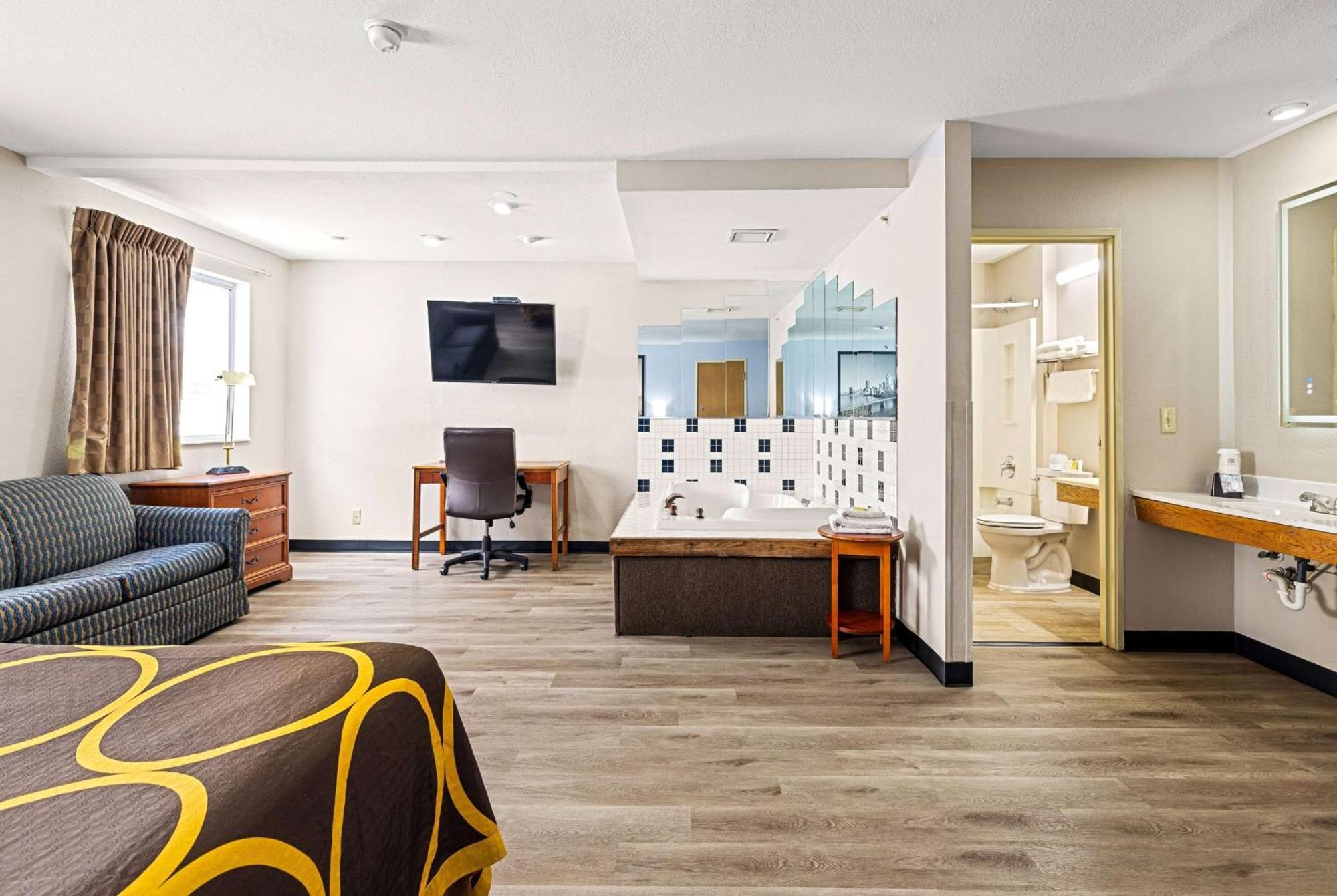 ซูเปอร์ 8 บาย วินด์แฮม พิตส์เบิร์ก/มอนโรวิลล์ Hotel ภายนอก รูปภาพ
