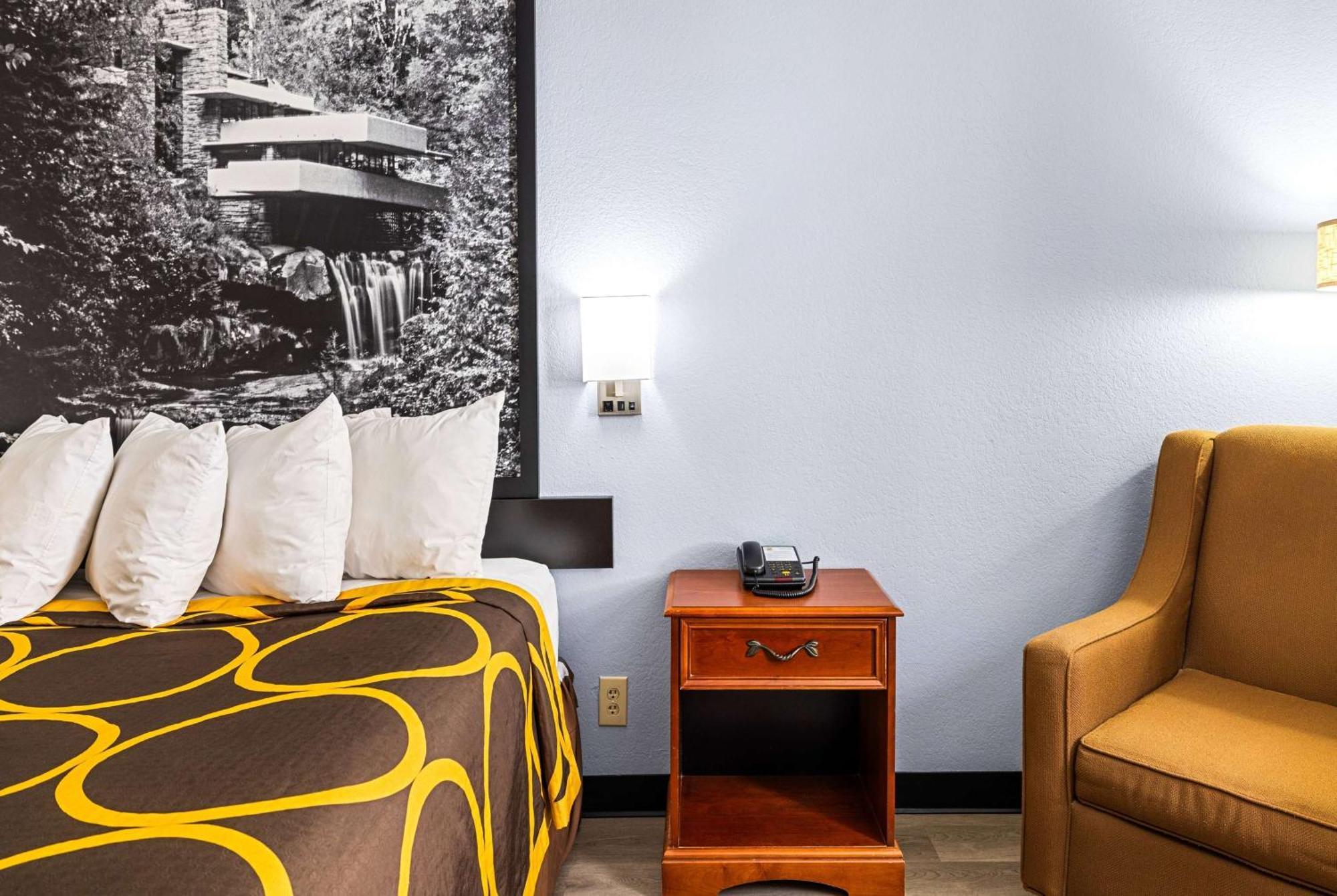 ซูเปอร์ 8 บาย วินด์แฮม พิตส์เบิร์ก/มอนโรวิลล์ Hotel ภายนอก รูปภาพ