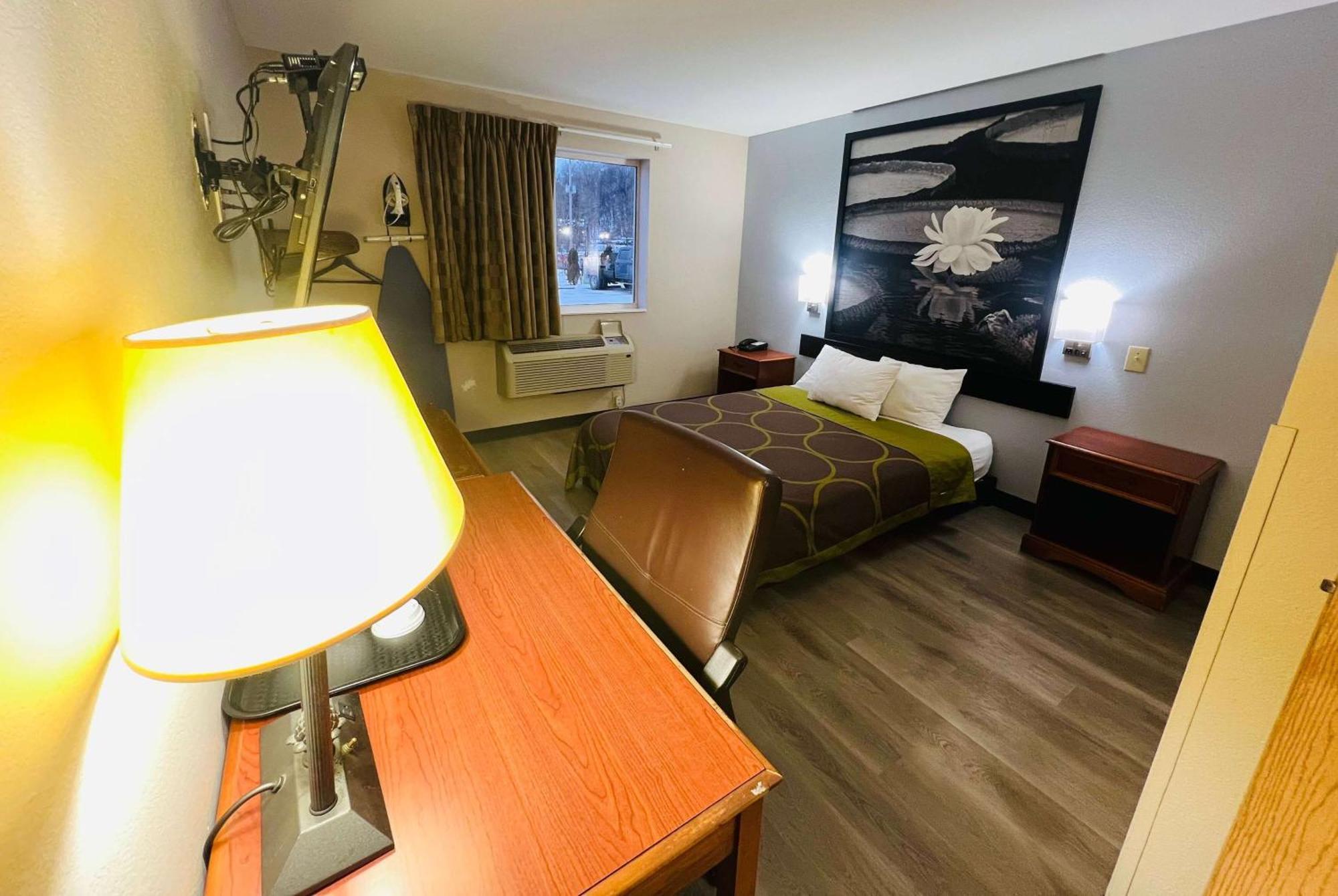 ซูเปอร์ 8 บาย วินด์แฮม พิตส์เบิร์ก/มอนโรวิลล์ Hotel ภายนอก รูปภาพ