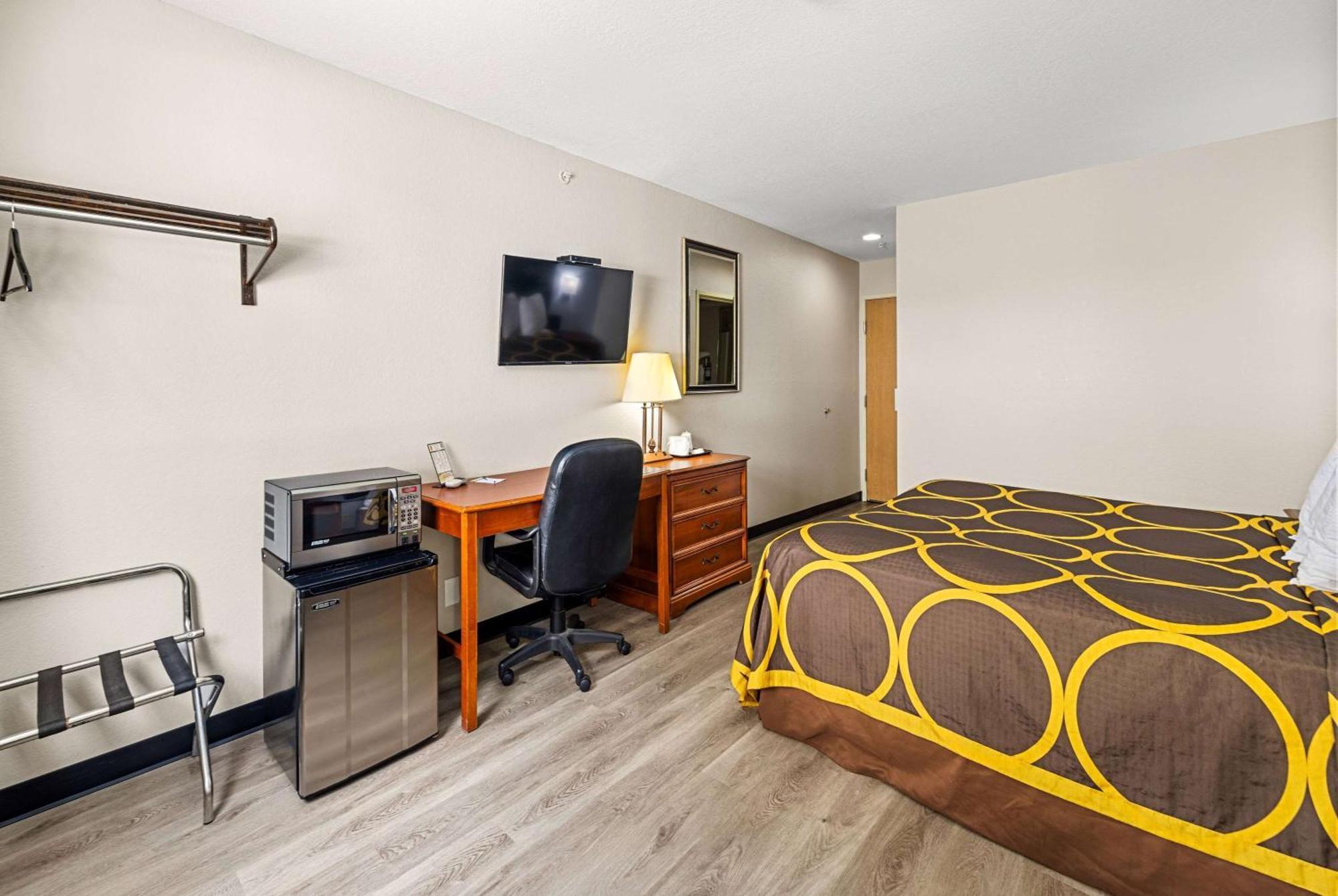 ซูเปอร์ 8 บาย วินด์แฮม พิตส์เบิร์ก/มอนโรวิลล์ Hotel ภายนอก รูปภาพ